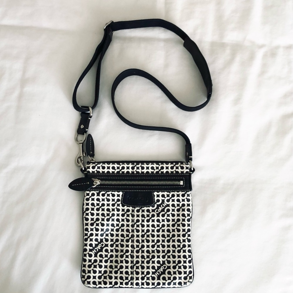 •COACH• NY Black & White Crossbag